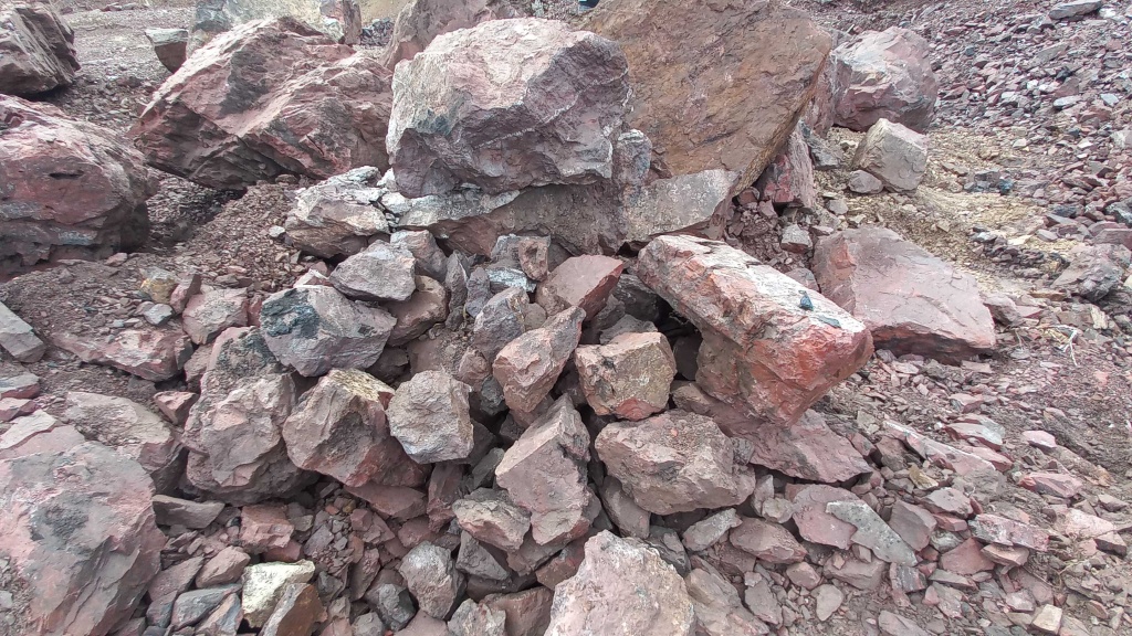 Яшма ландшафтные валуны