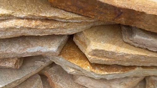 Плитняк златолит жёлтый золотистый для отмостки купить в Псковской области