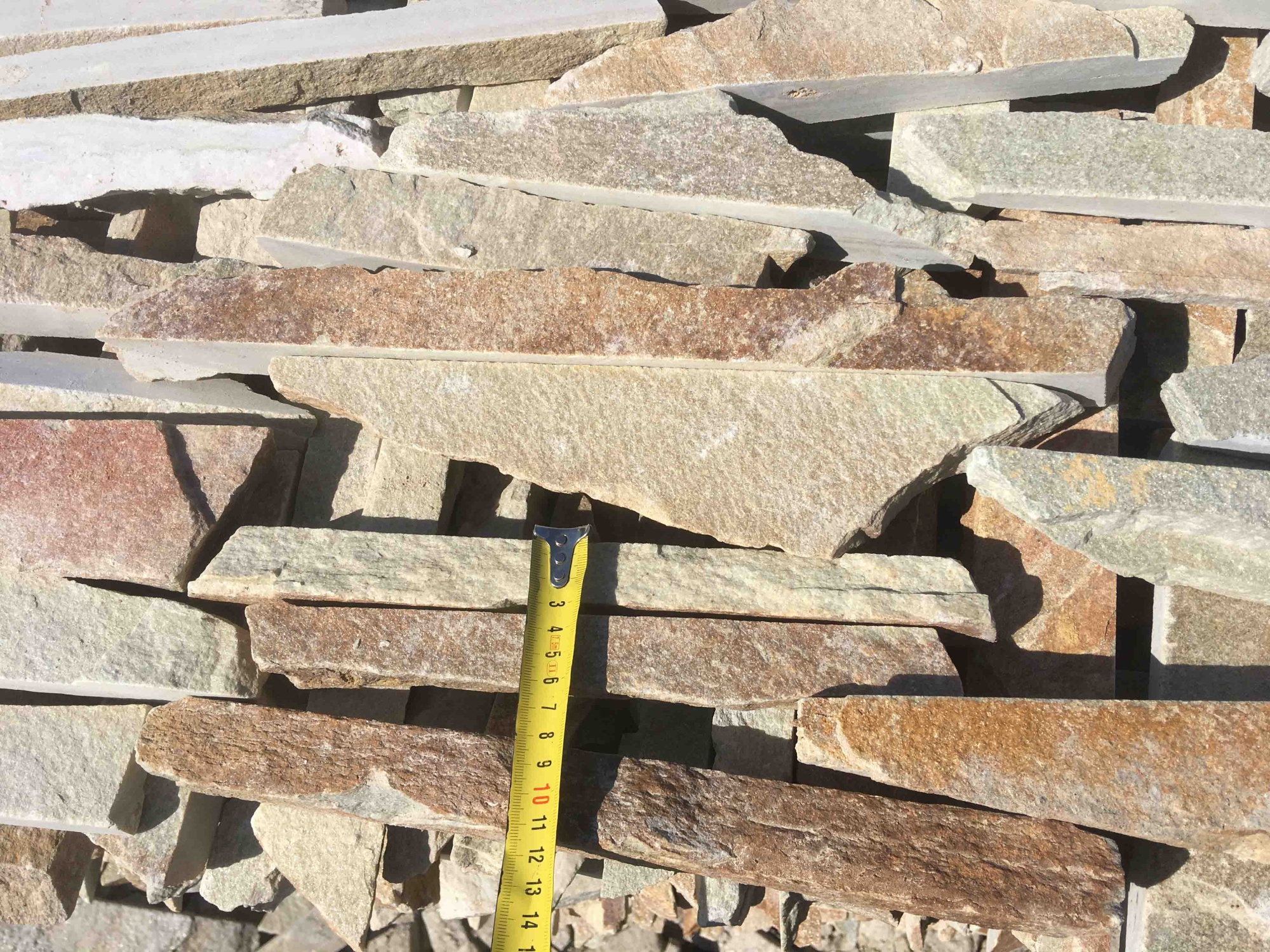 Горбушка златолит золотистый для облицовки купить в Псковской области