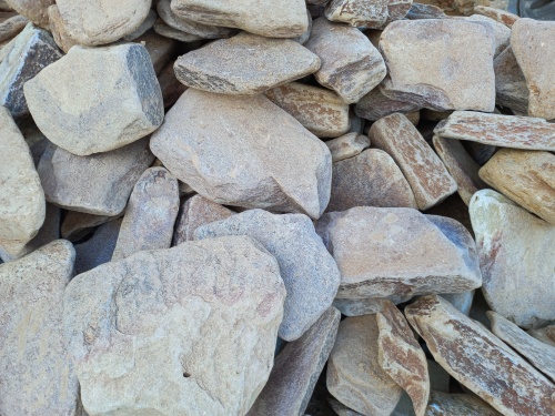 Златолит жёлтый, жёлто-зелёный глыбки и валуны для ланшафтного дизайна купить в Псковской области