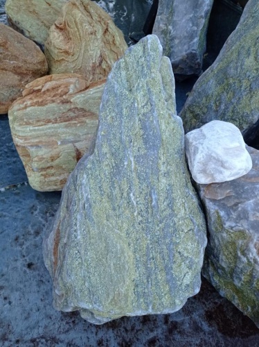 Златолит жёлтый, жёлто-зелёный глыбки и валуны для ланшафтного дизайна купить в Псковской области