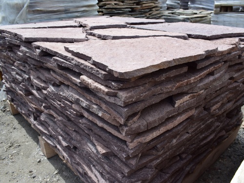 Плитняк лемезит бордовый для облицовки цоколя 20-25 мм  купить в Псковской области