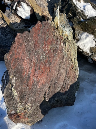 Ландшафтные глыбы красно-фиолетовые 200-1000 килограмм купить в Псковской области