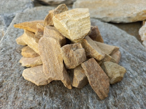 Златолит жёлтый декоративная каменная крошка купить в Псковской области