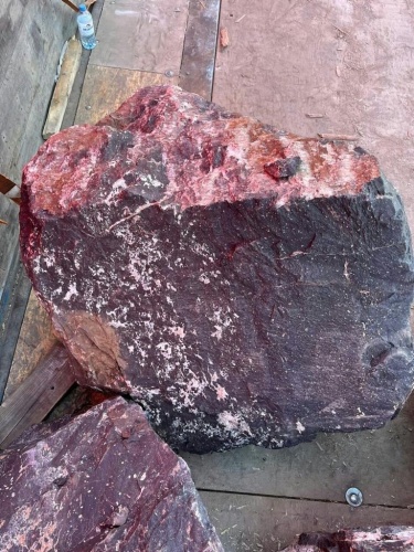 Камни для ландшафтного дизайна красно-фиолетовые 10-60 килограмм купить в Псковской области