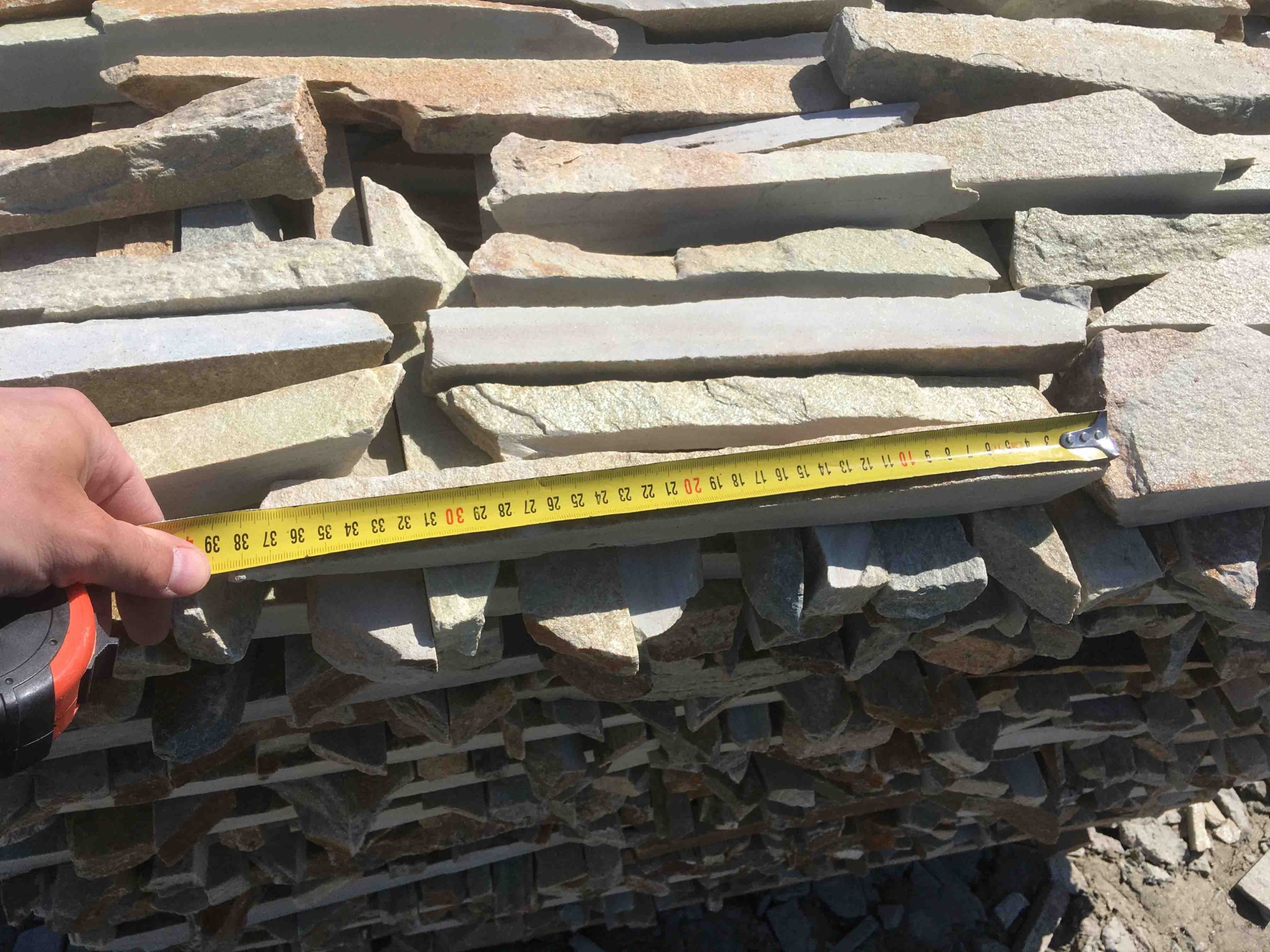 Горбушка златолит золотистый для облицовки купить в Псковской области