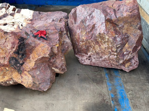 Ландшафтные глыбы красно-фиолетовые 200-1000 килограмм купить в Псковской области