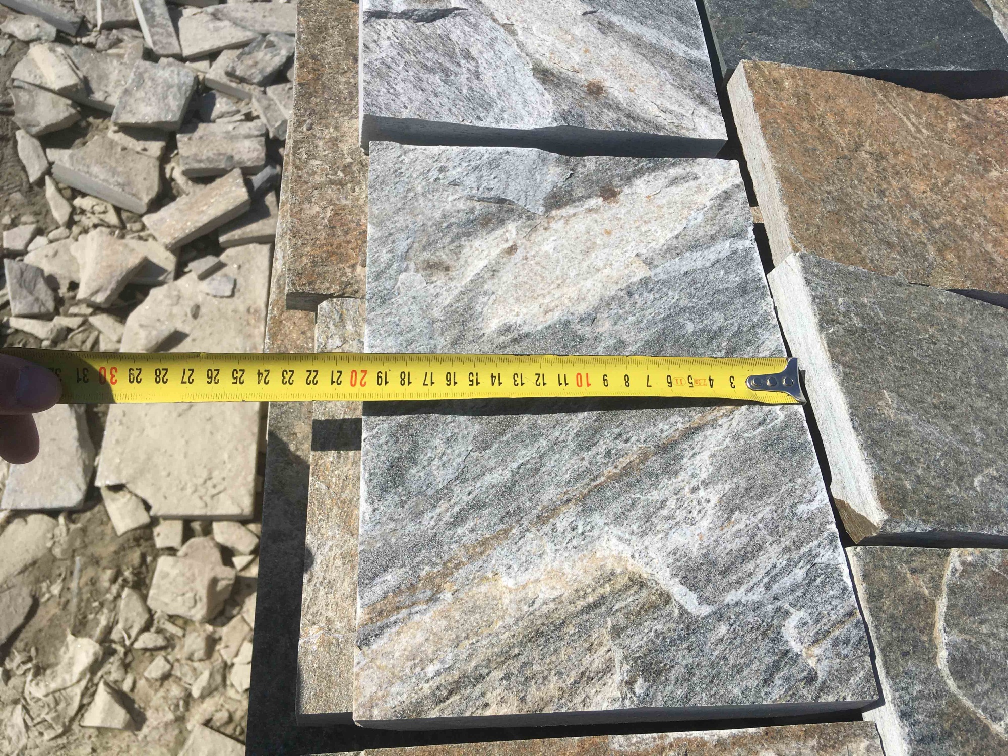 Плитка пилёная златолит Уральский для фасада купить в Псковской области