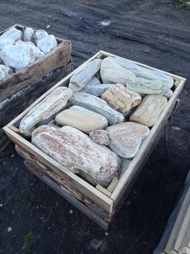 Златолит жёлтый, жёлто-зелёный глыбки и валуны для ланшафтного дизайна купить в Псковской области