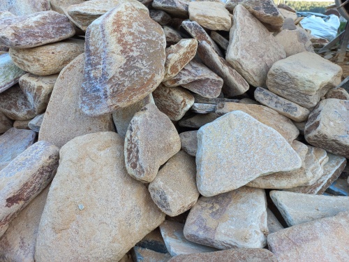 Златолит жёлтый, жёлто-зелёный глыбки и валуны для ланшафтного дизайна купить в Псковской области