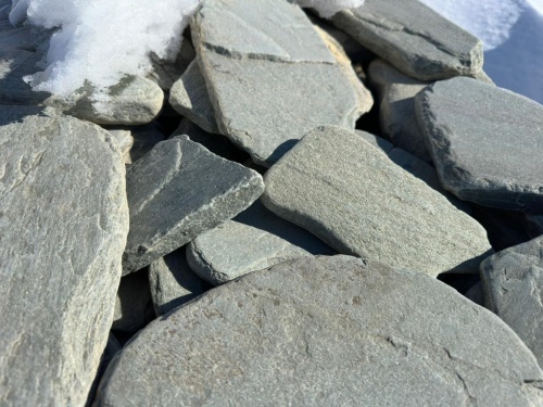 Плитняк златолит зелёный галтованный для цоколя купить в Псковской области