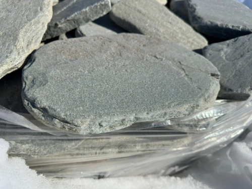 Плитняк златолит зелёный галтованный для мощения на бетон купить в Псковской области