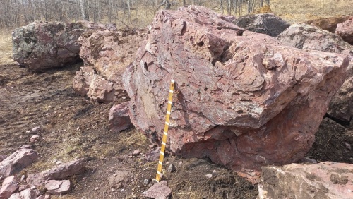 Яшма красная валуны и глыбы для ландшафтного дизайна